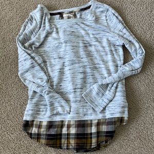 Light grey sweater with flannel detail